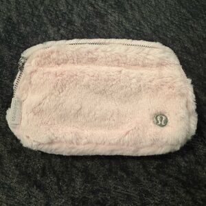 Everywhere Belt Bag
Plush Fleece
Strawberry Milk shake